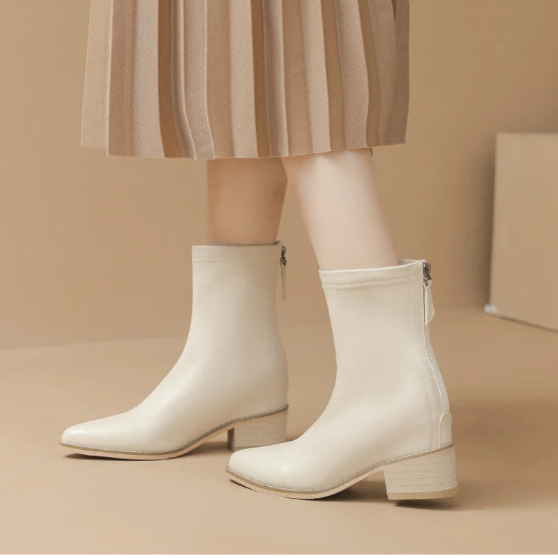 Bottine courtes pointues en cuir souple pour femmes