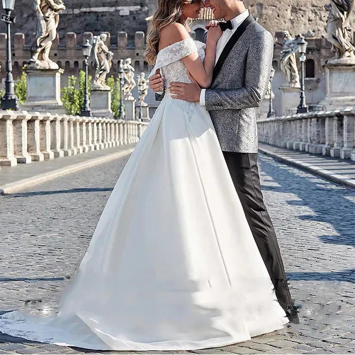 Robes de mariée bustier épaules dénudées en dentelle pour femmes