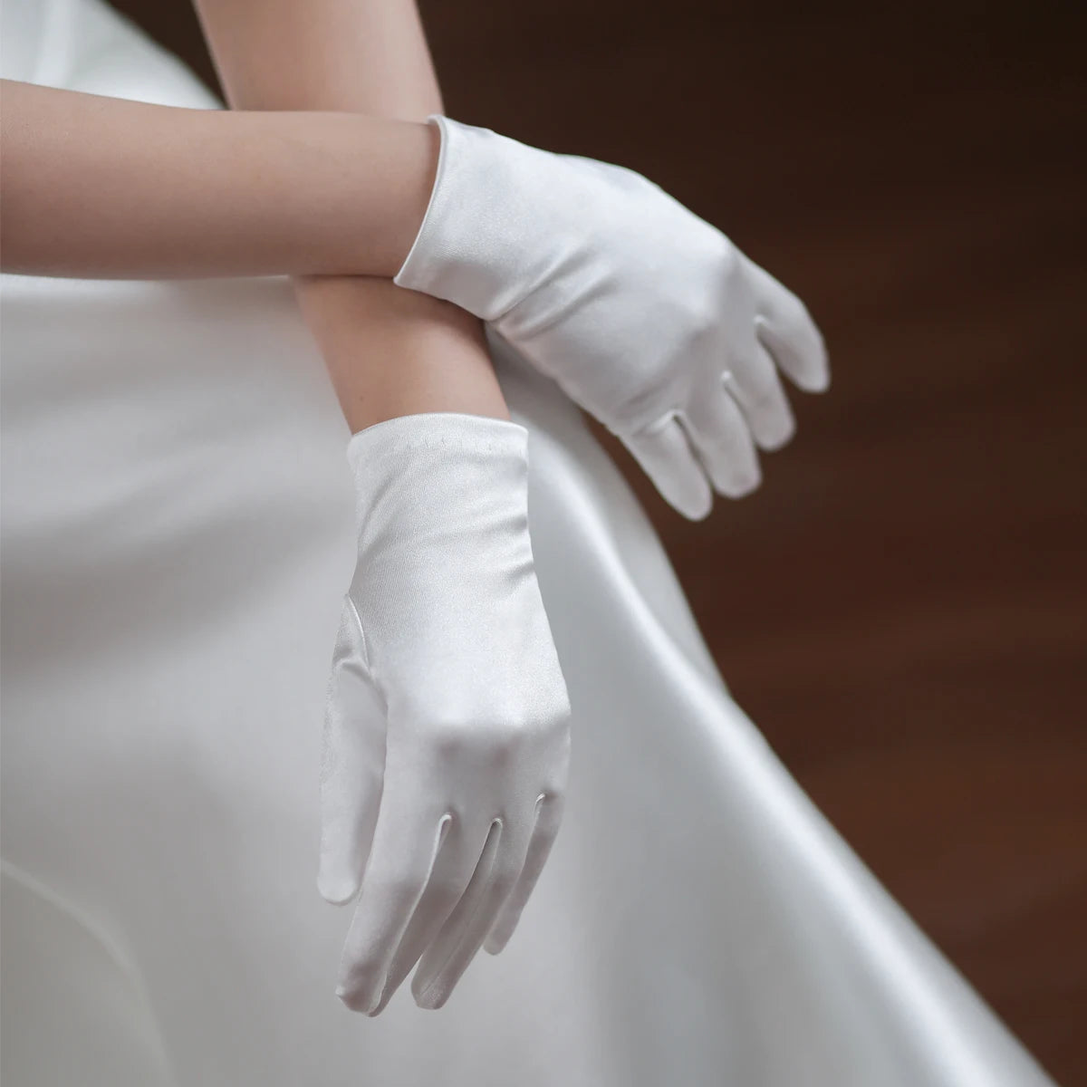 Gants court en satin pour femmes