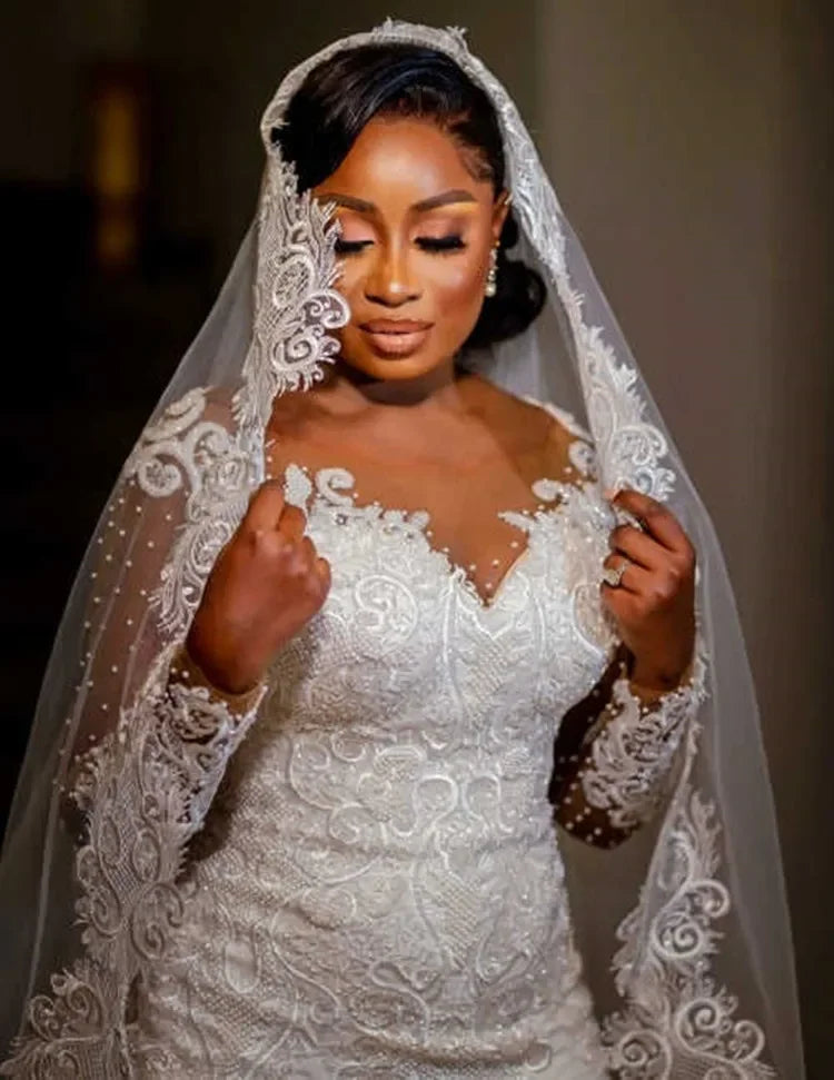 Robe de mariée de luxe avec des appliques de perles pour femmes