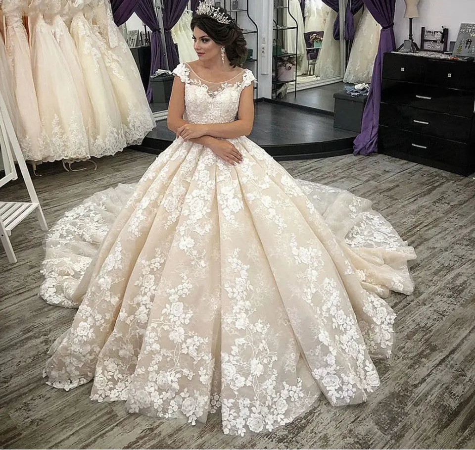 Robes de mariée à manches courtes pour femmes