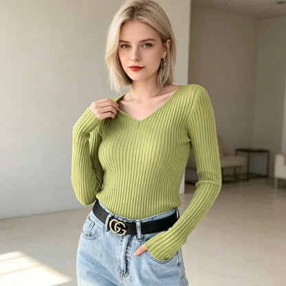 Pull Côtelé Femme – Col V et Coupe Ajustée