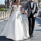 Robes de mariée bustier épaules dénudées en dentelle pour femmes