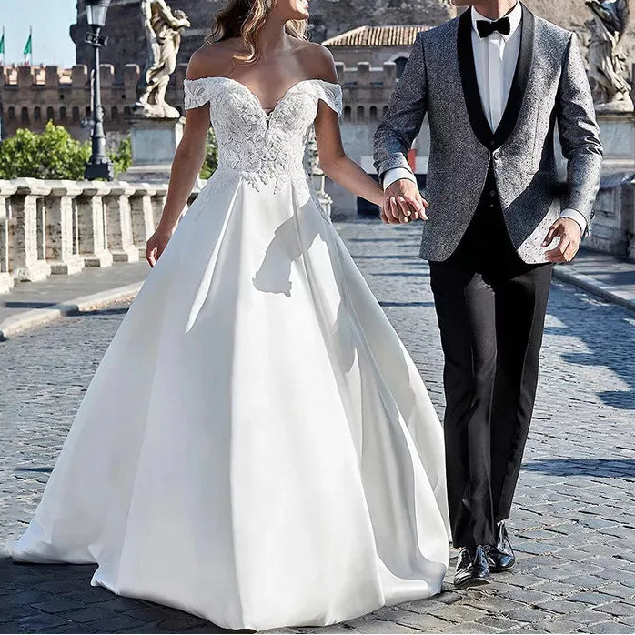 Robes de mariée bustier épaules dénudées en dentelle pour femmes