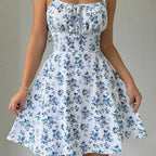 Robe courte à bretelles florale pour femmes