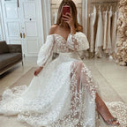 Robes de mariée en dentelle et épaules dénudées