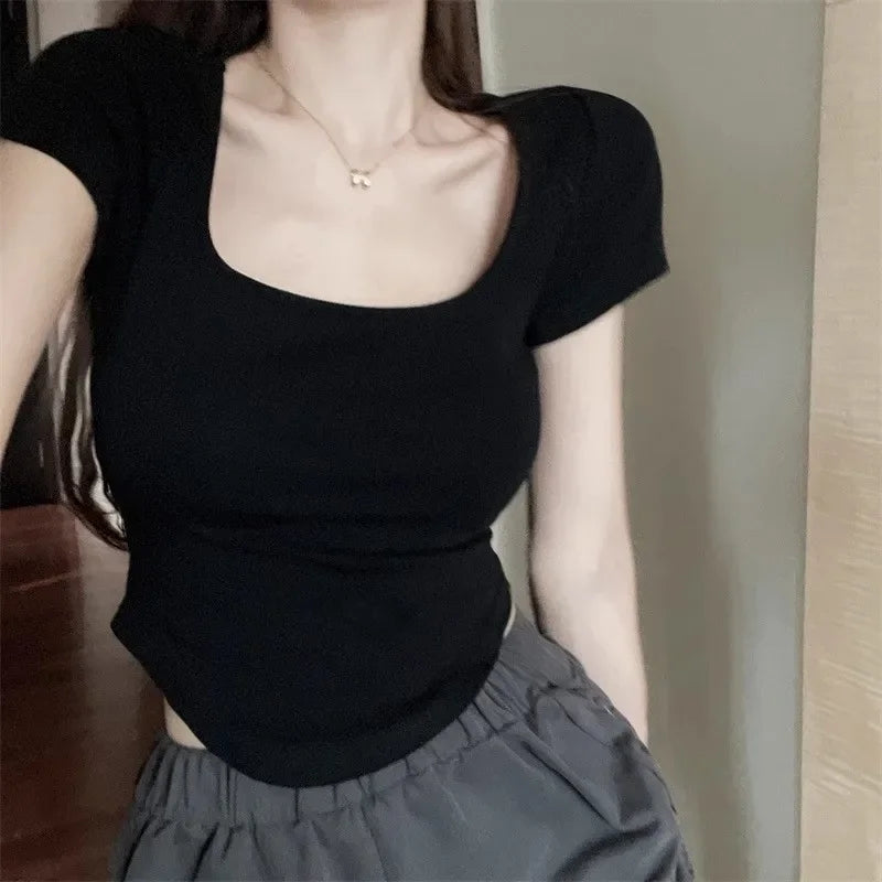 T-shirt à manches courtes coupe ajustée col U pour femmes