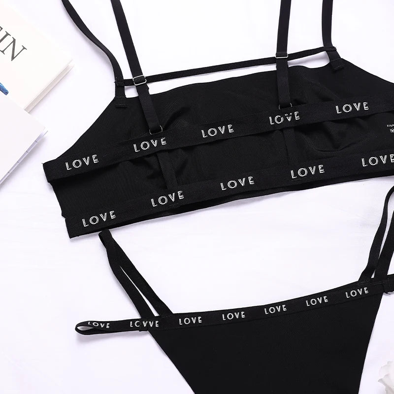 Ensemble de lingerie avec soutien-gorge croisé et culotte à bretelles noire pour femmes