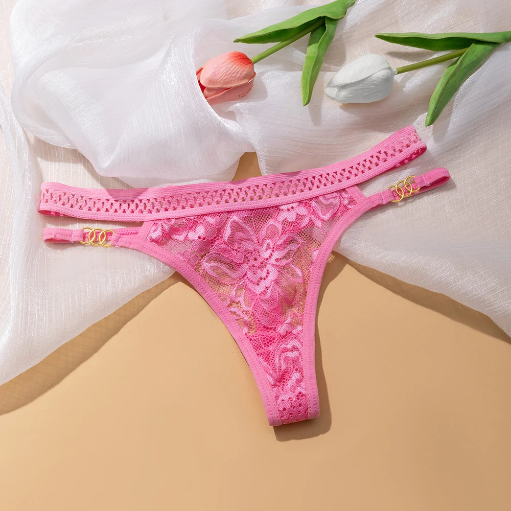 String sexy en dentelle pour femmes