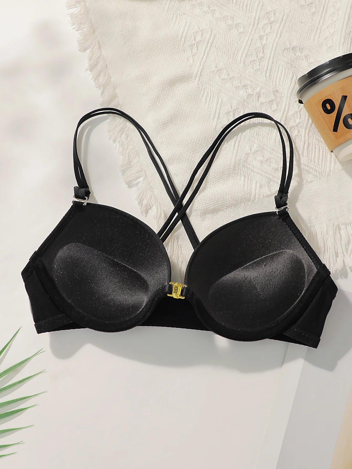 Ensemble de lingerie sexy en dentelle avec boucle avant et bretelles croisées pour femmes
