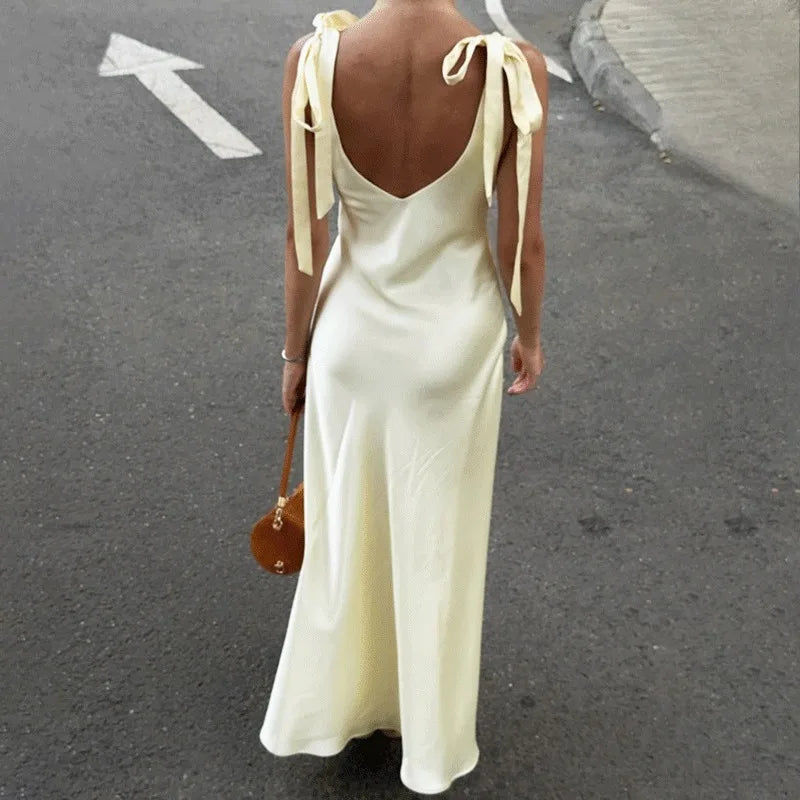 Robe Longue Femme – Dentelle, Col V et Dos Nu
