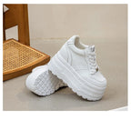 Baskets compensées en cuir creux pour femmes