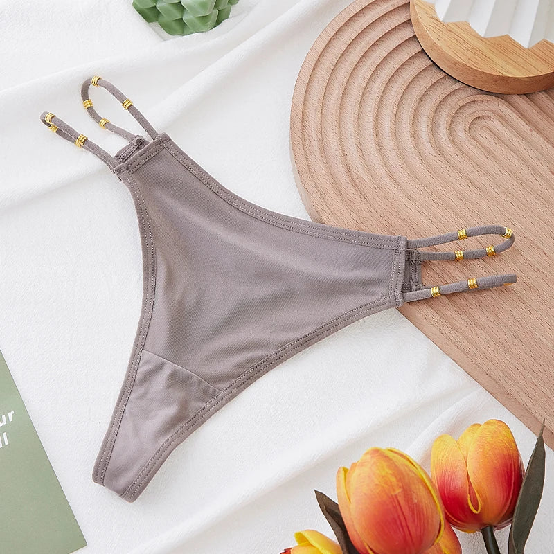 String Femme – Soie et Dentelle