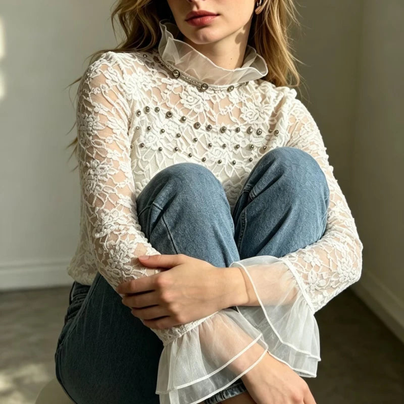 Chemisier Transparent Femme – Strass, Col à Volants et Poignets Évasés