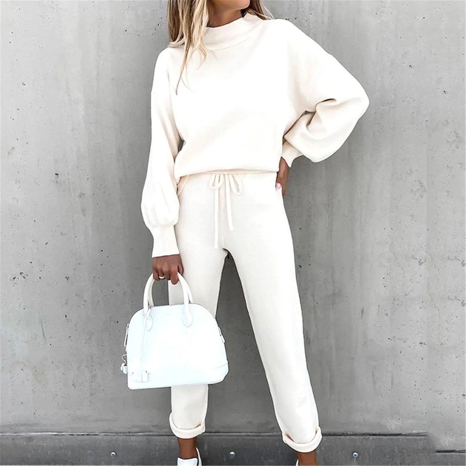 Ensemble deux pièces pantalon et polo à col roulé et manches longues pour femmes