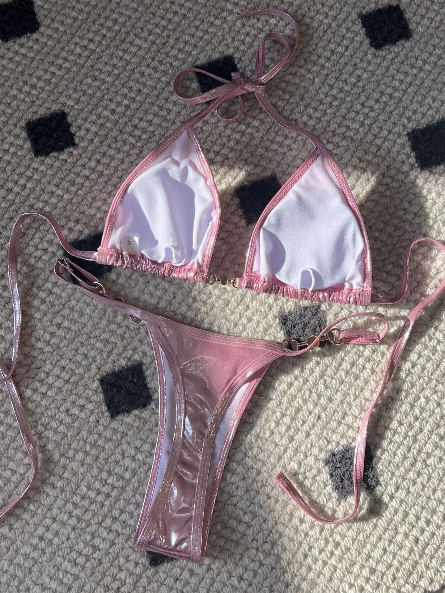 Maillot de bain deux pièces en PU haut  push-up et string pour femmes