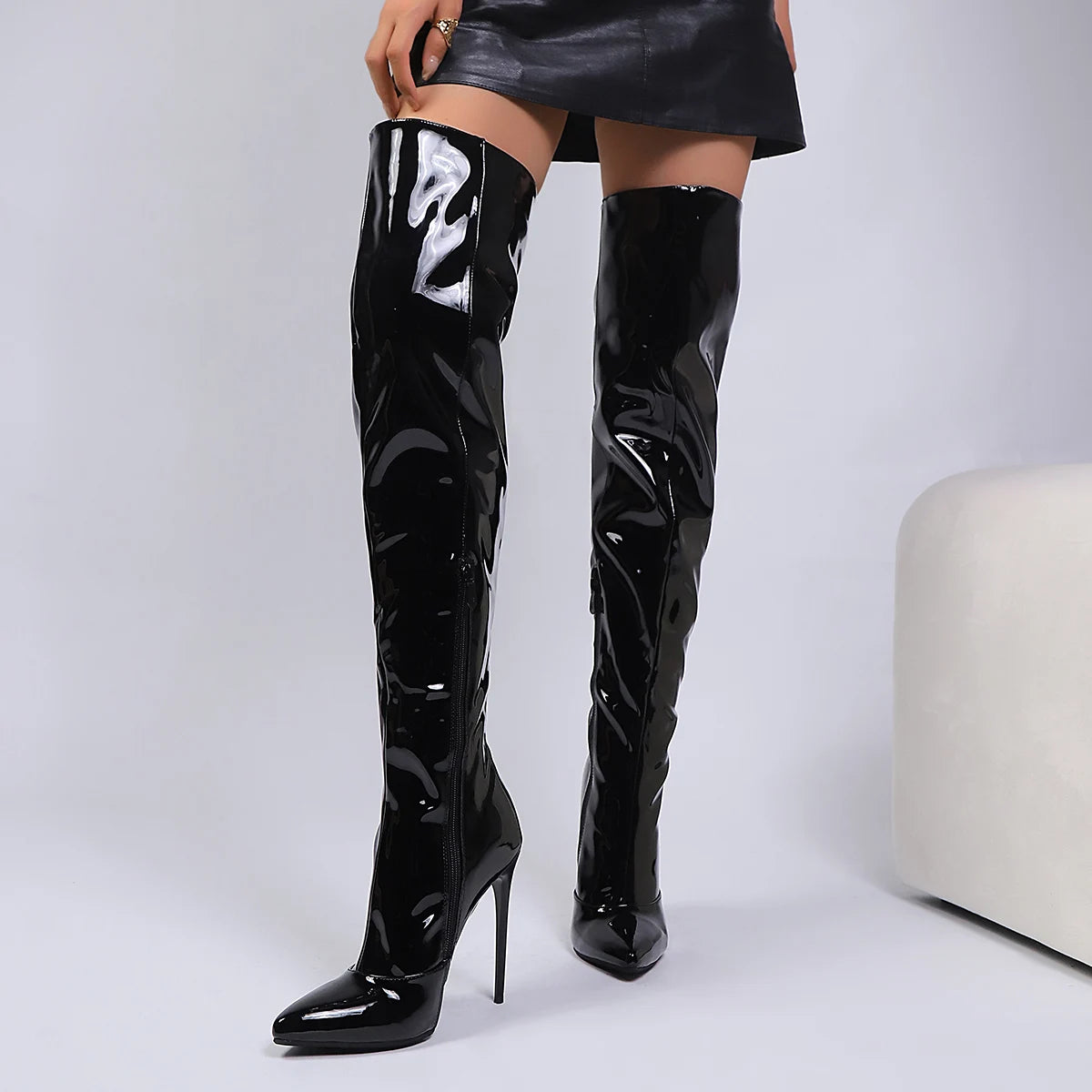 Bottes hautes noires sexy en cuir verni pour femmes