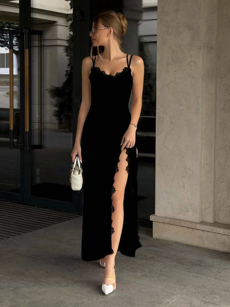 Robe longue élégante en dentelle et satin pour femmes