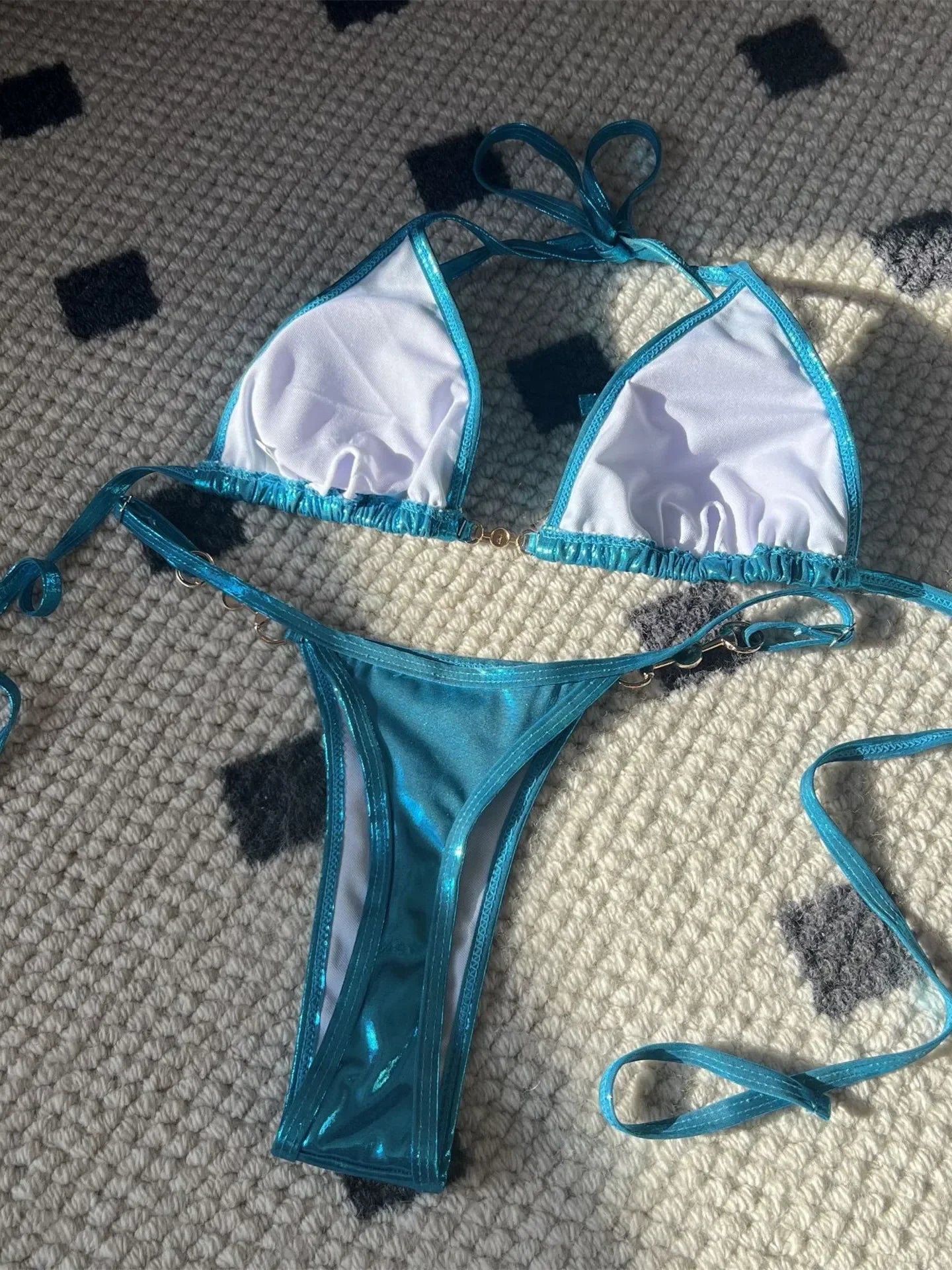 Maillot de bain deux pièces en PU haut  push-up et string pour femmes