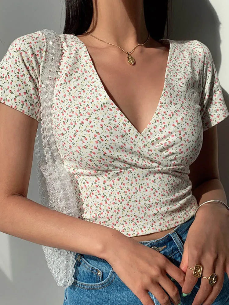 T-shirt à manches courtes et col en v pour femmes