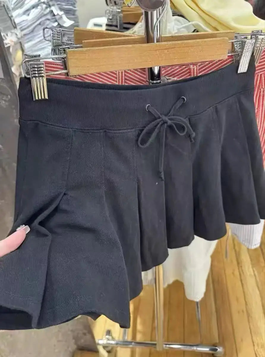 Mini jupe plissée blanche avec cordon de serrage pour femmes