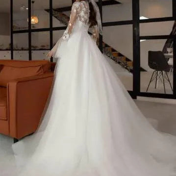Robe de mariée évasée à manches longues et col haut pour femmes