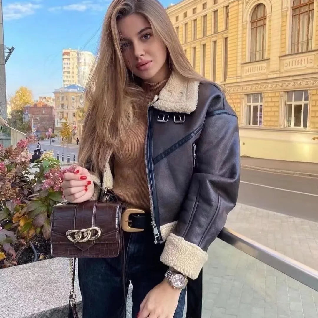 Veste courte en faux cuir d'agneau pour femmes