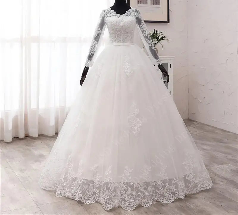 Robe de mariée à manches longues avec appliques en dentelle pour femmes