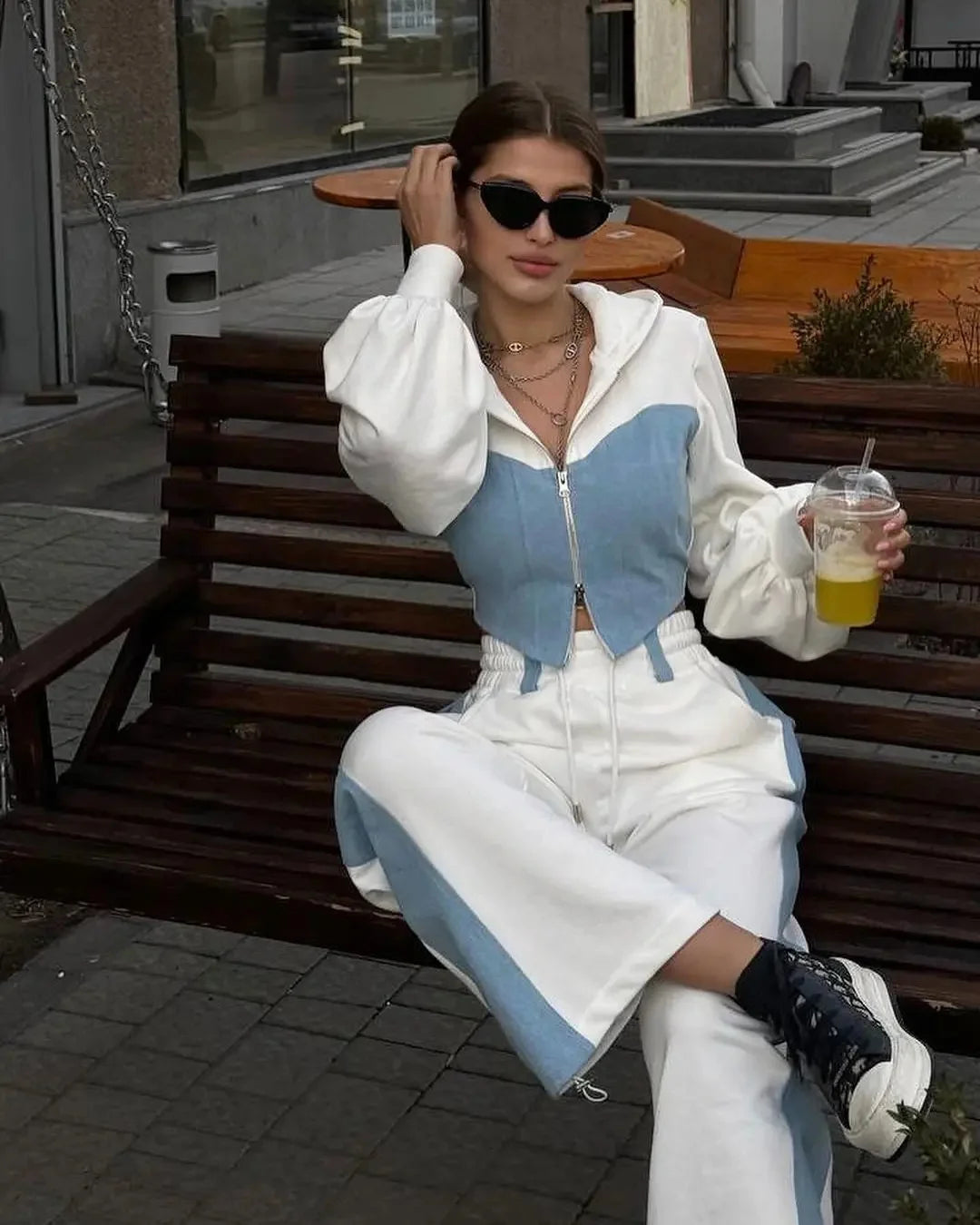 Ensemble deux pièces sweat-shirt à capuche patchwork en denim et pantalon long pour femmes