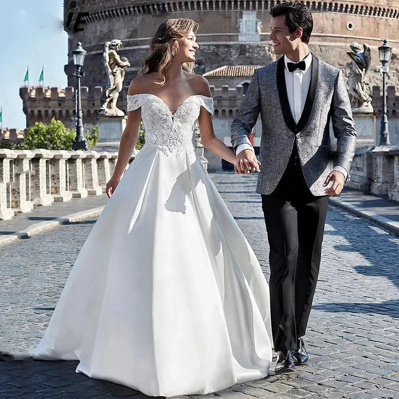 Robes de mariée bustier épaules dénudées en dentelle pour femmes