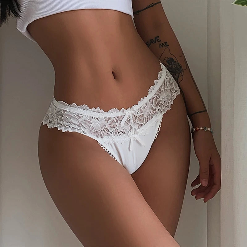 String en dentelle pour femmes
