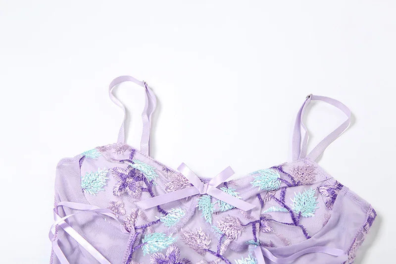 Body moulante à broderies col V et dos nu  pour femmes
