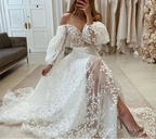 Robes de mariée en dentelle et épaules dénudées