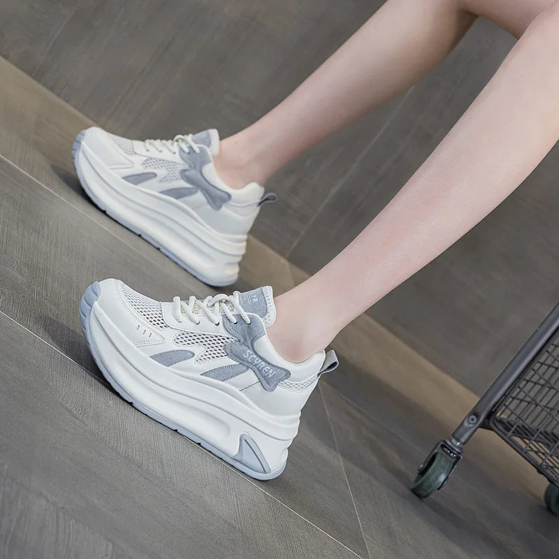 Basket en cuir plates compensées pour femmes