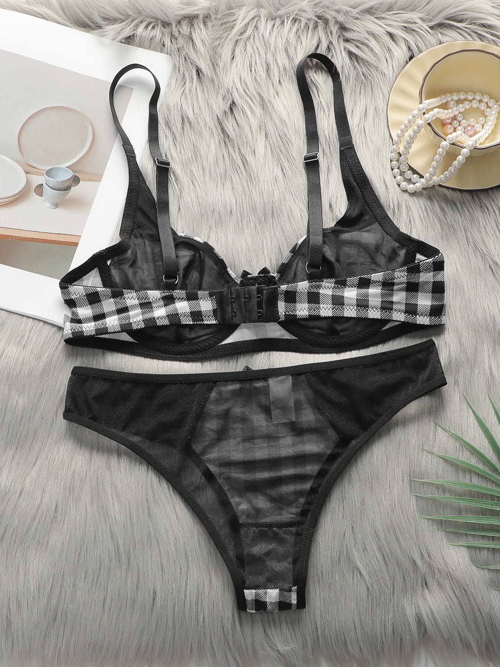 Ensemble de lingerie avec motif à carreaux noir et blanc et anneau en acier pour femmes