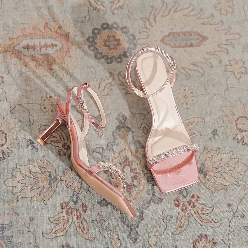 Sandales à talons argentés et strass pour femmes