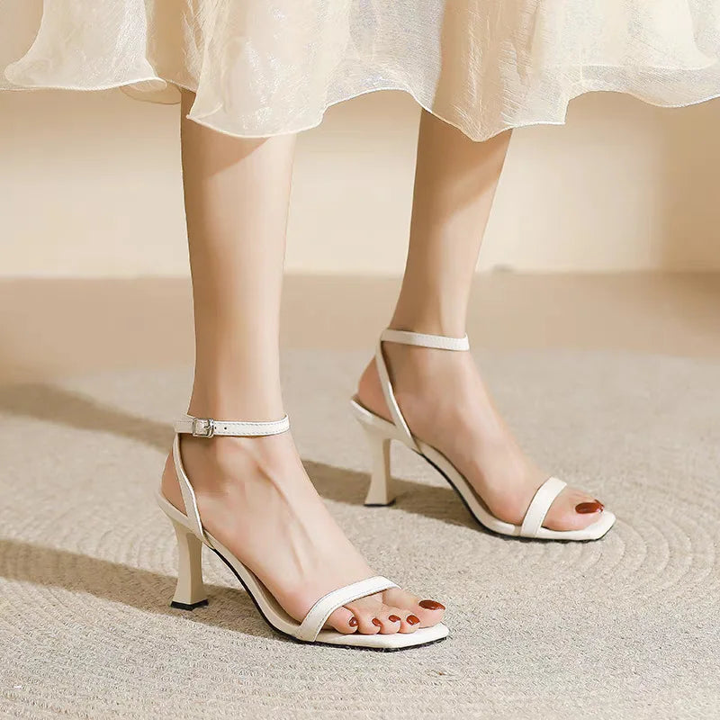 Sandales noires à talons hauts pour femmes