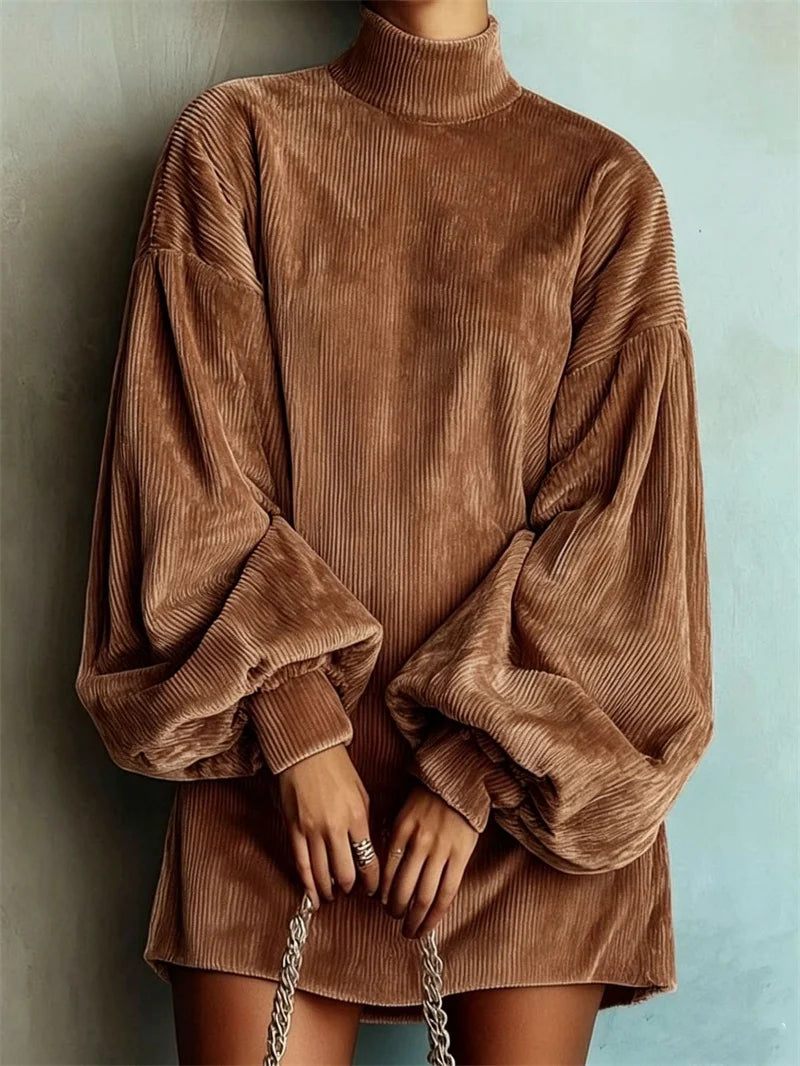 Robe courte en velours côtelé à col roulé pour femme