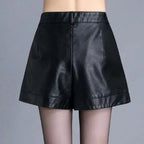 Short en cuir noir pour femmes