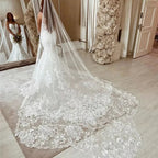 Robe de mariée sirène élégante avec applications de dentelle pour femmes