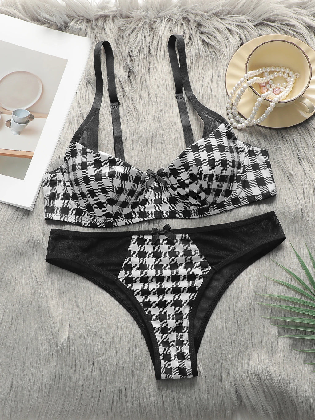 Ensemble de lingerie avec motif à carreaux noir et blanc et anneau en acier pour femmes