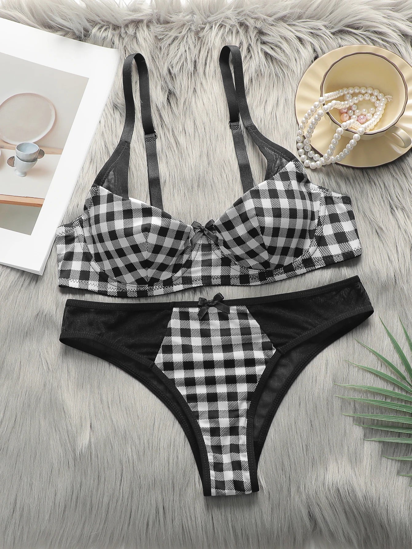 Ensemble de lingerie avec motif à carreaux noir et blanc et anneau en acier pour femmes