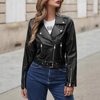 Veste courte et cintrée en similicuir noir pour femmes