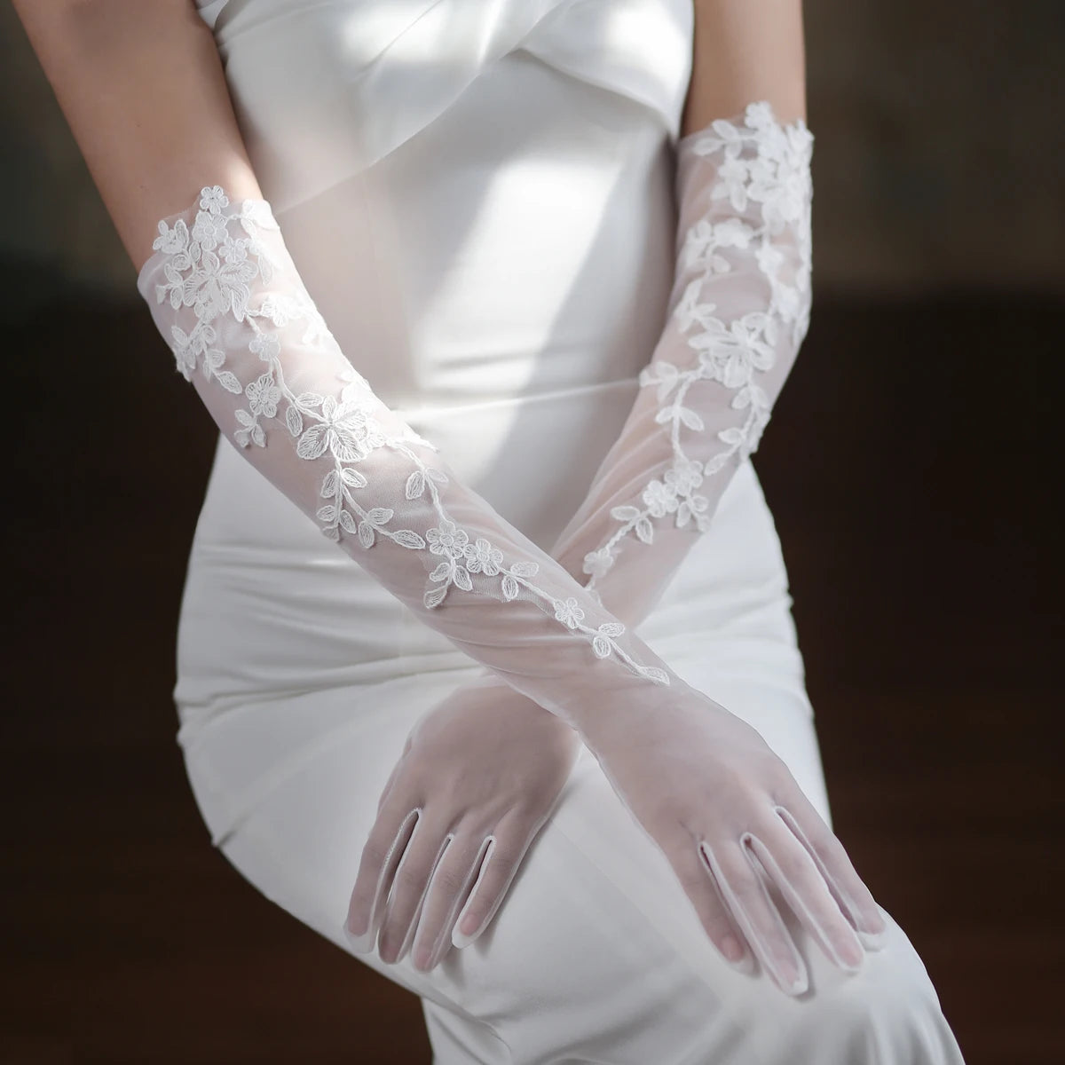 Gants en tulle doux avec appliques en dentelle blanche pour femmes
