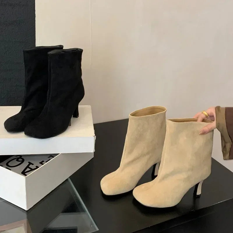 Bottines à bout carré et talons bas pour femmes