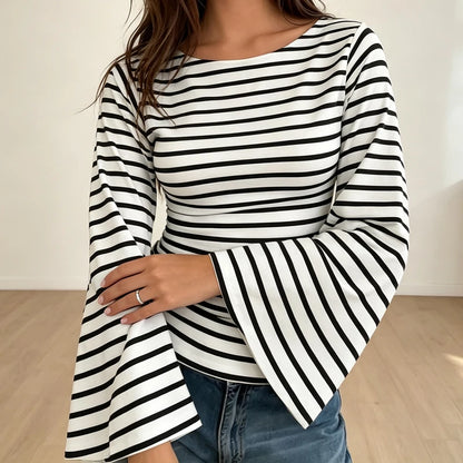 T-shirt Rayé Femme – Col Bateau et Manches Évasées
