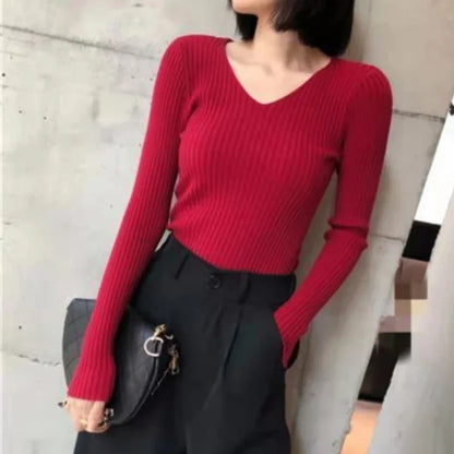 Pull Côtelé Femme – Col V et Coupe Ajustée