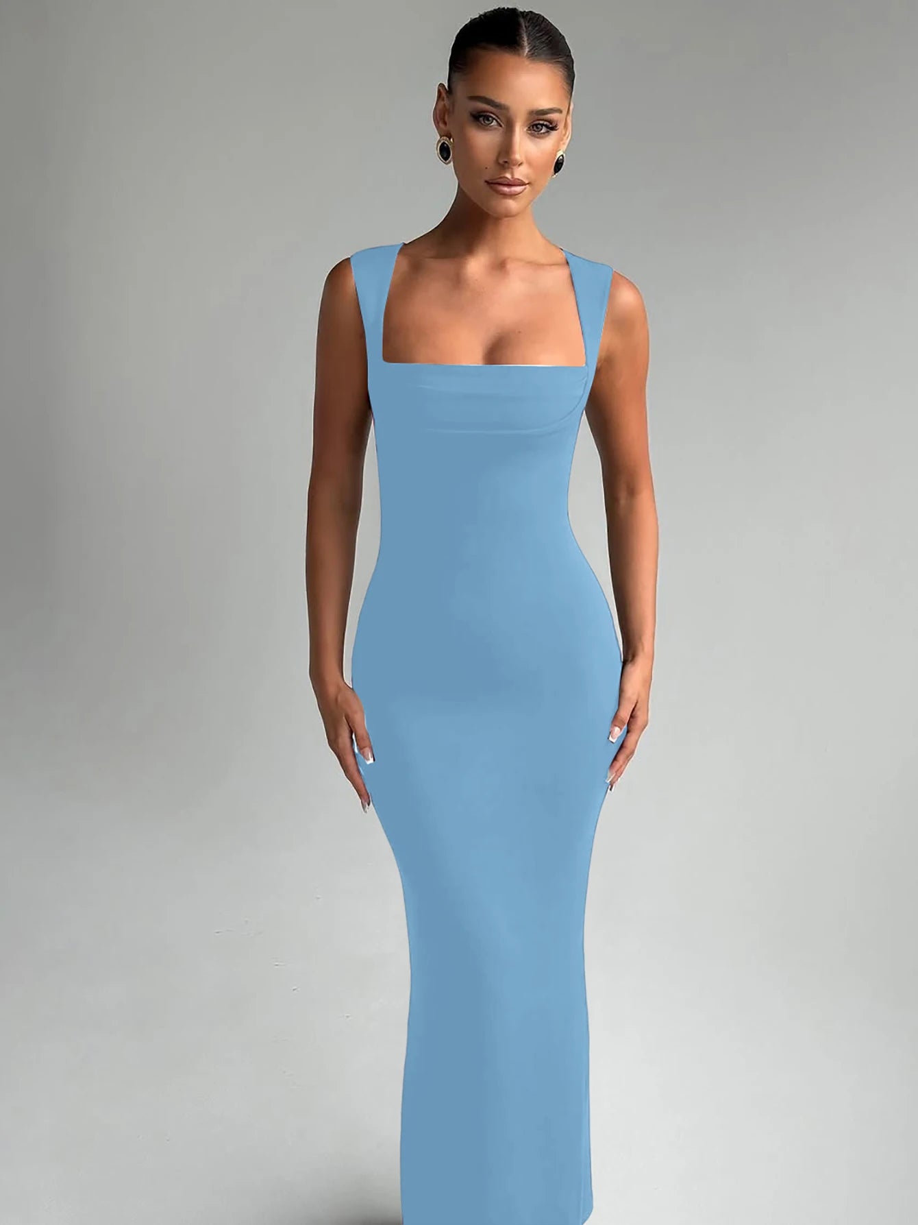 Robe moulante et élégante à bretelles et col carré pour femmes