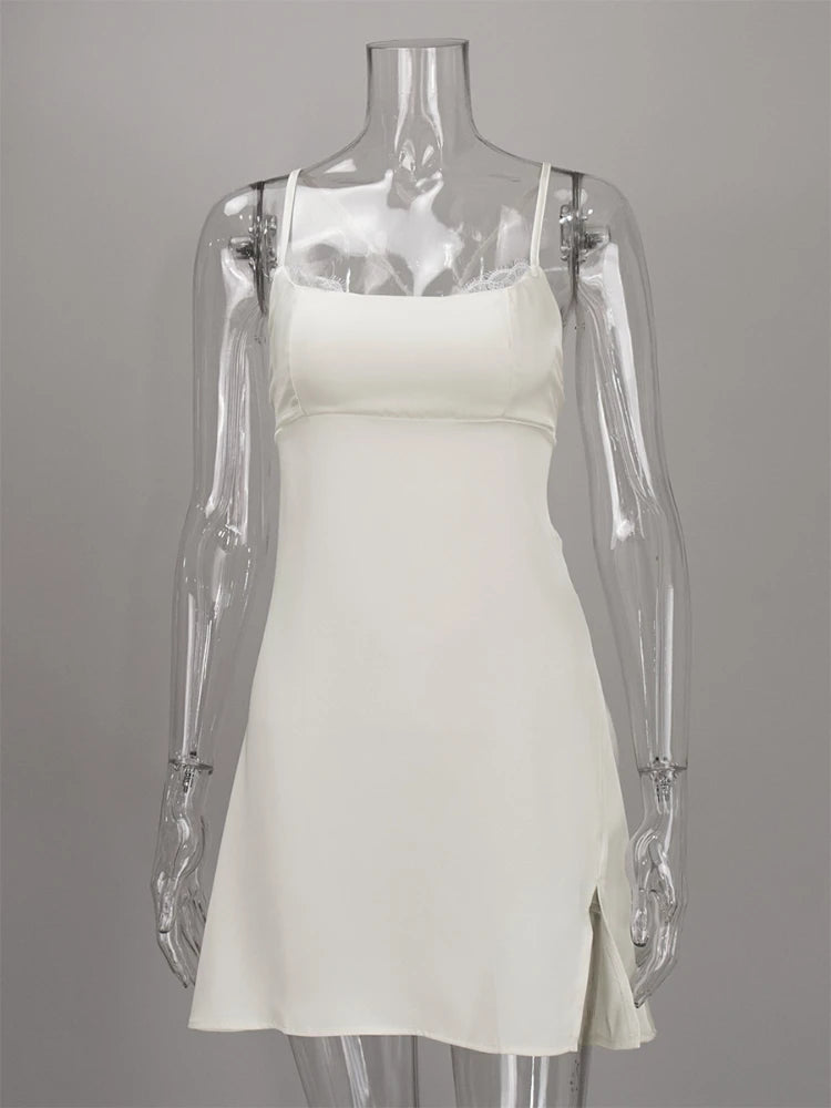 Robe Courte Satinée Femme – Bretelles et Dentelle