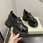 Baskets à talons et semelles compensées en cuir verni PU pour femmes